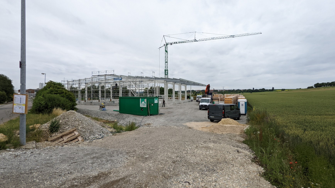 Rohbau der neuen Lagerhalle in der Riedstraße 16